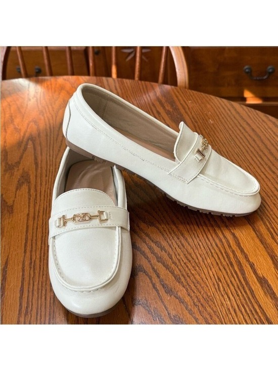 Unbranded Shoes - Women’s Cream Loafers With Gold Horse Bit Detail Size 9